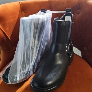 Old Navy Classic Black Moto Boots Priced To Sale